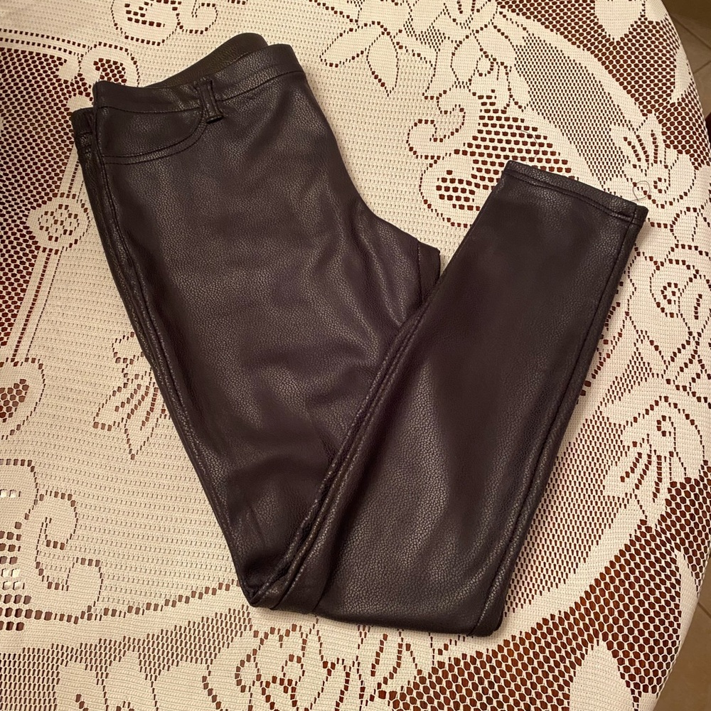 Hue faux leather leggings